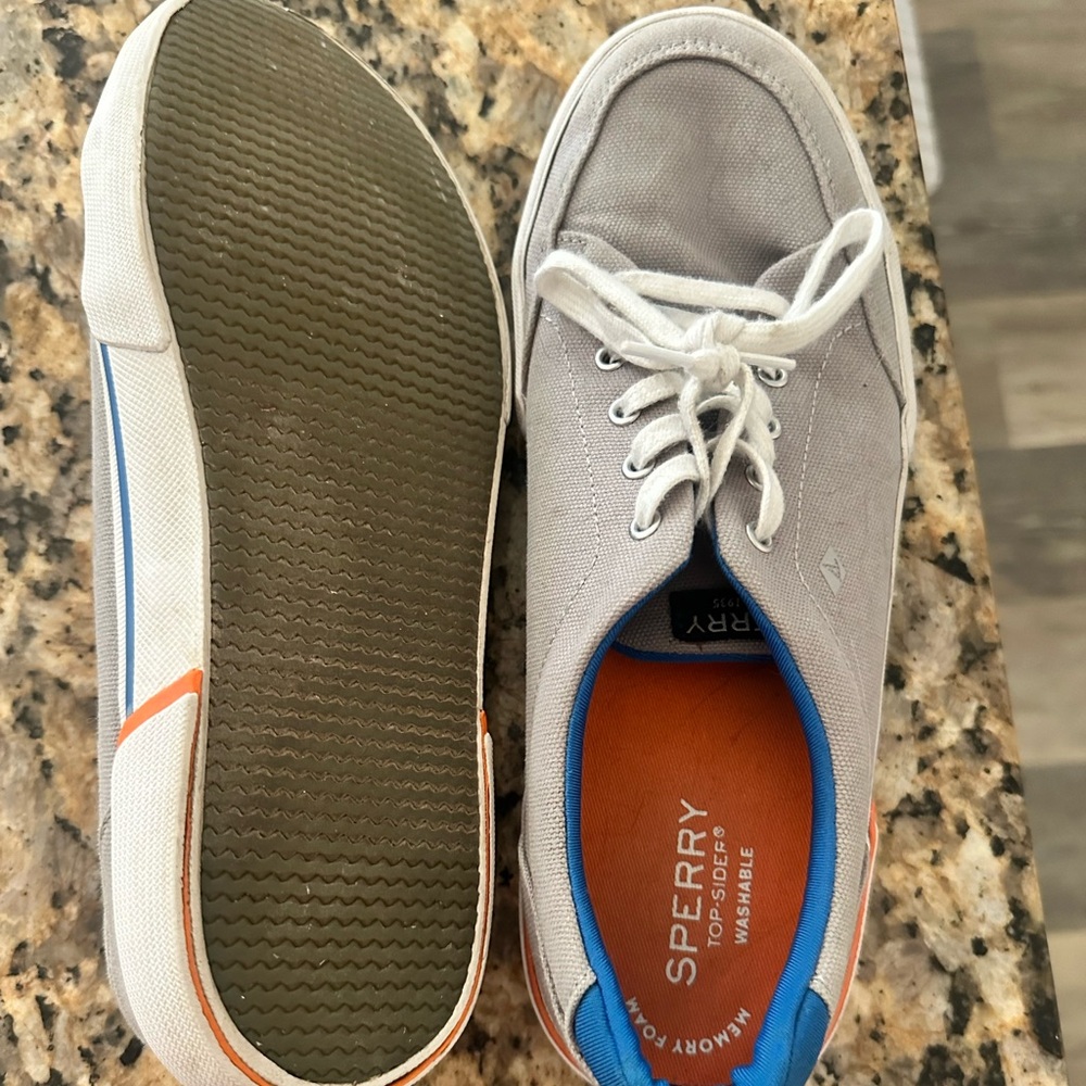 Sperry canvas shoes size 7